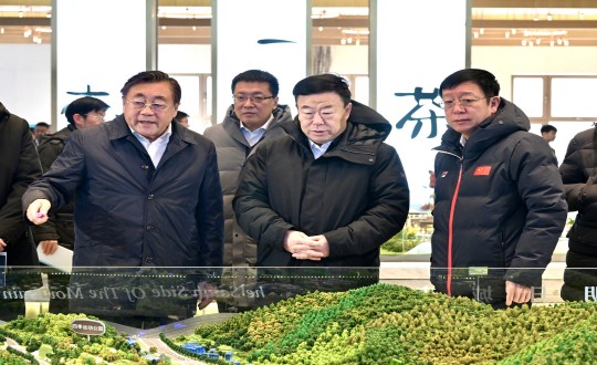 2024年1月4日，市委书记张恩德一行莅临Z6尊龙集团官方网站升级集团走访调研_副本.jpg