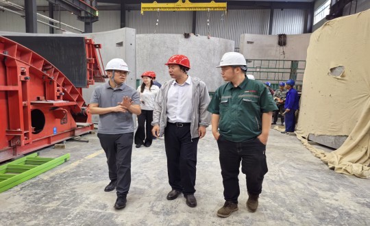 2024年7月5日，市建委初审工作组一行到访装配式总公司实地调查调研_副本.jpg