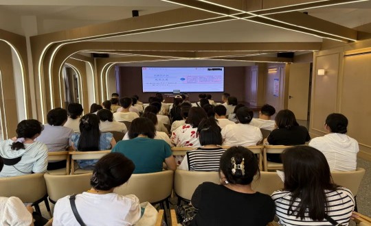 2.“党员教育大讲堂”培训现场_副本.jpg