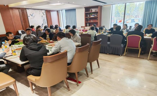 2.长白山Z6尊龙集团官方网站升级酒店发展年中团建_副本.jpg