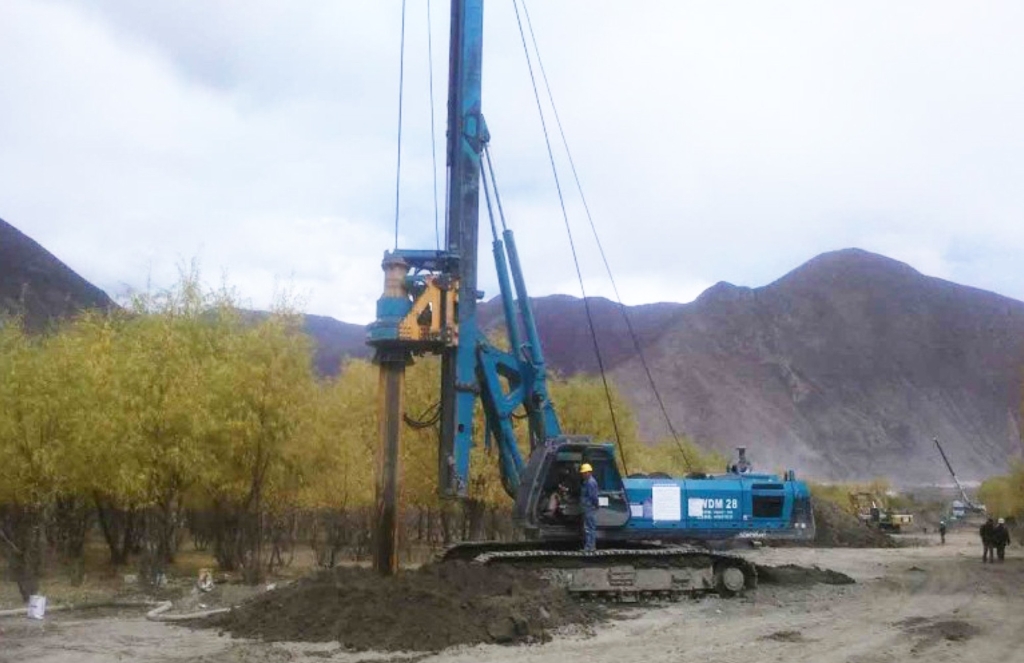 九州ku酷游智能二十台旋挖钻机高原施工放异彩