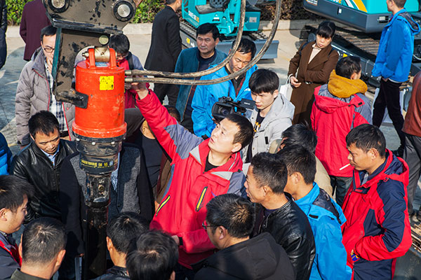 十年相随，成绩相互，来听听九州ku酷游智能挖掘机客户的真实声音