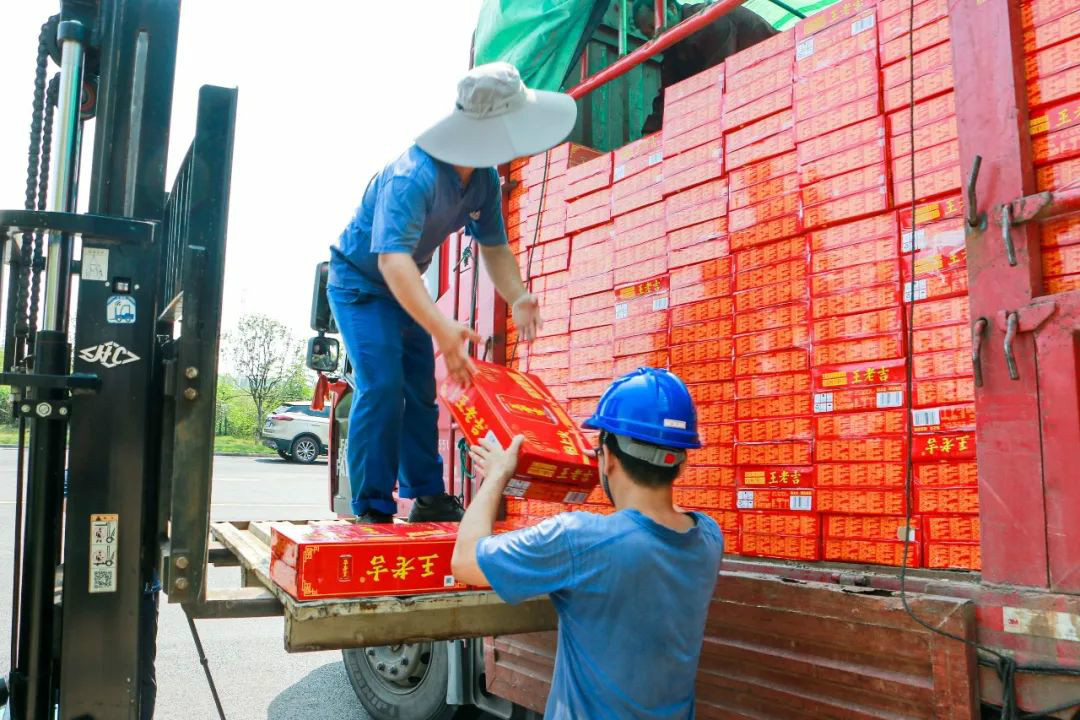 情系职工送清凉，，，殷切眷注鼓劲头——九州ku酷游智能开展夏日送清凉活动