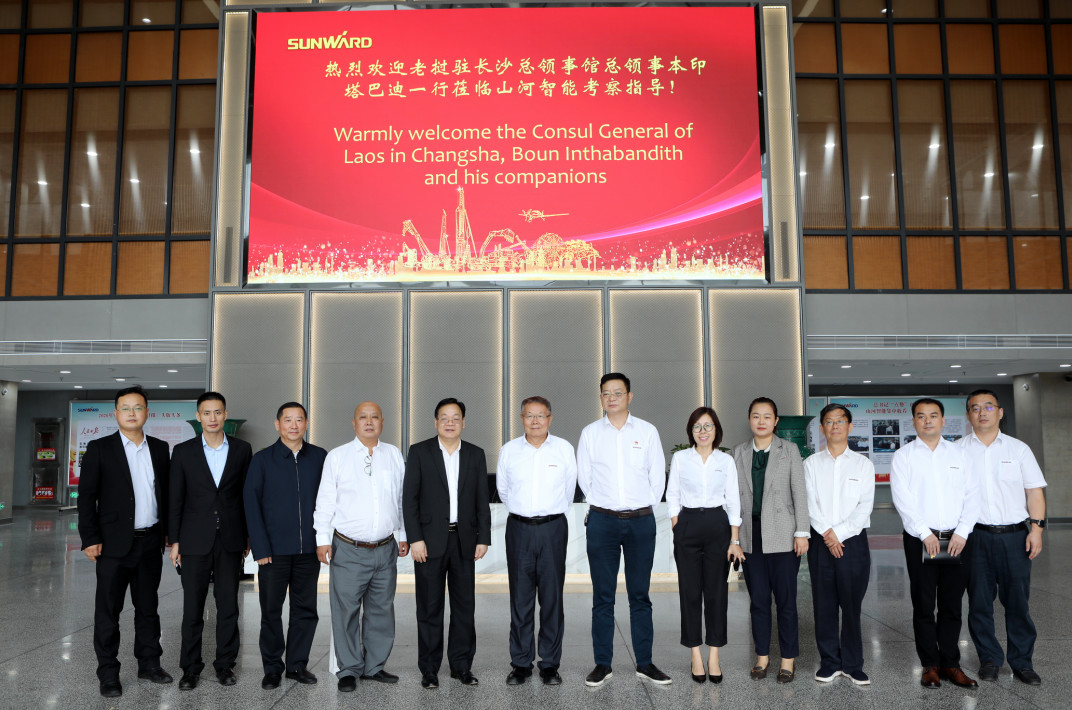 老挝长沙总领事本·印塔巴迪考察九州ku酷游智能