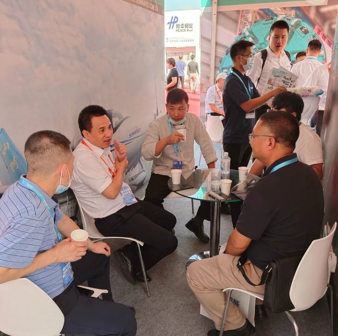 九州ku酷游智能高空作业装备“吸睛”雄安展