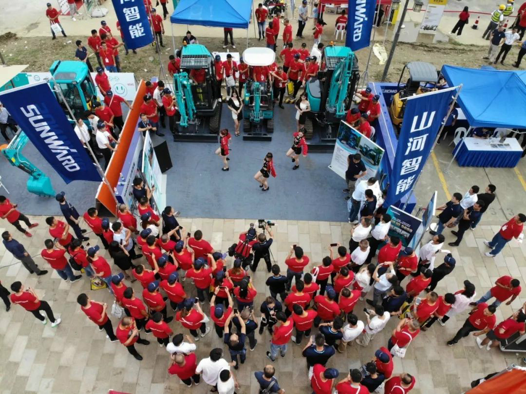 2020全球微挖大会 九州ku酷游智能精品微挖赢得满堂彩