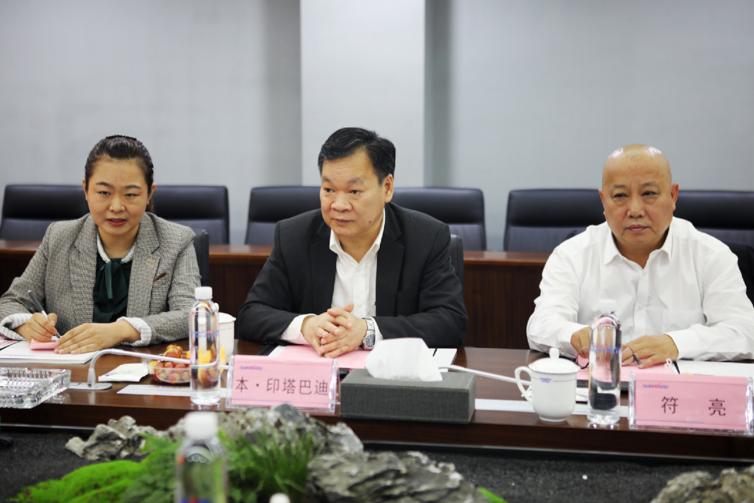 老挝长沙总领事本·印塔巴迪考察九州ku酷游智能