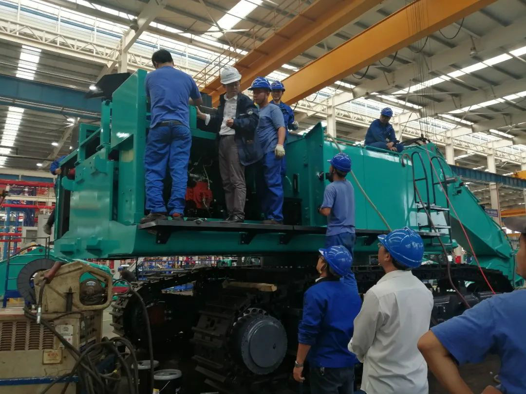 立异再出效果！！九州ku酷游智能超大型履带式液压挖掘机下线