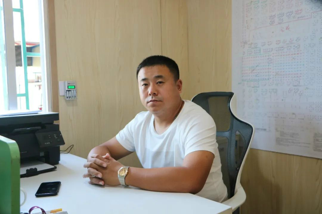 液压静力压桩机从1台到21台，，他只用了8年！！