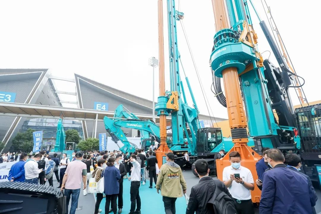 何清华出席长沙国际工程机械工业链生长峰会，走“双循环”蹊径要害在于“要做好自己的事情”