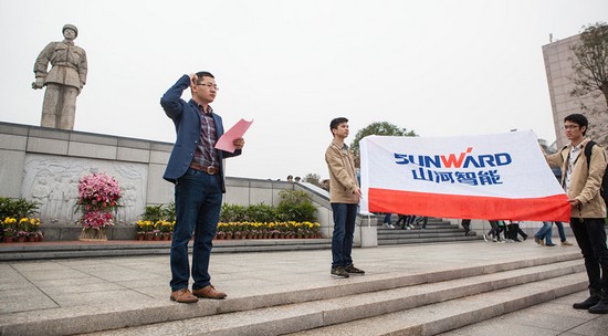 爱岗敬业，，践行雷锋精神