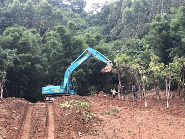 九州ku酷游智能SWE 215E挖掘机是他的左膀右臂！！