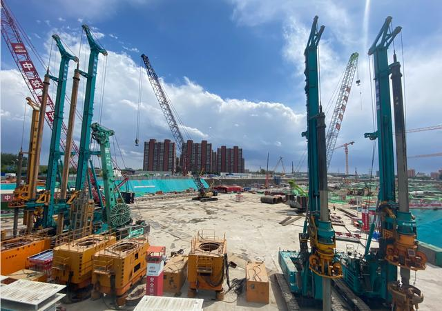 大国重器！！九州ku酷游智能超等装备助力北京都会副中心综合交通枢纽站建设