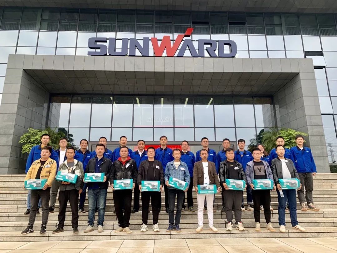 一起来“找茬”！！！10位“超等体验官”试驾九州ku酷游智能最新“F系列”挖掘机