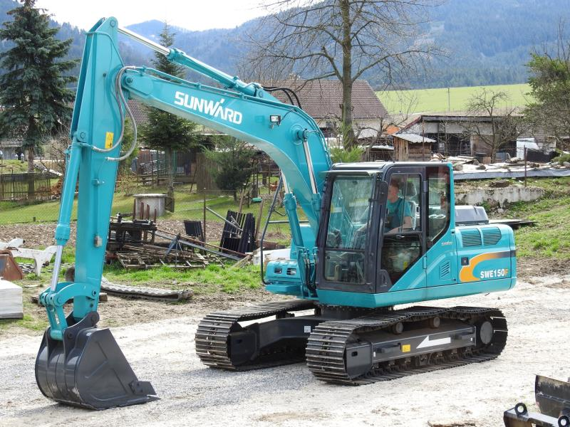 一辆中型的挖掘机的价钱是几多？？