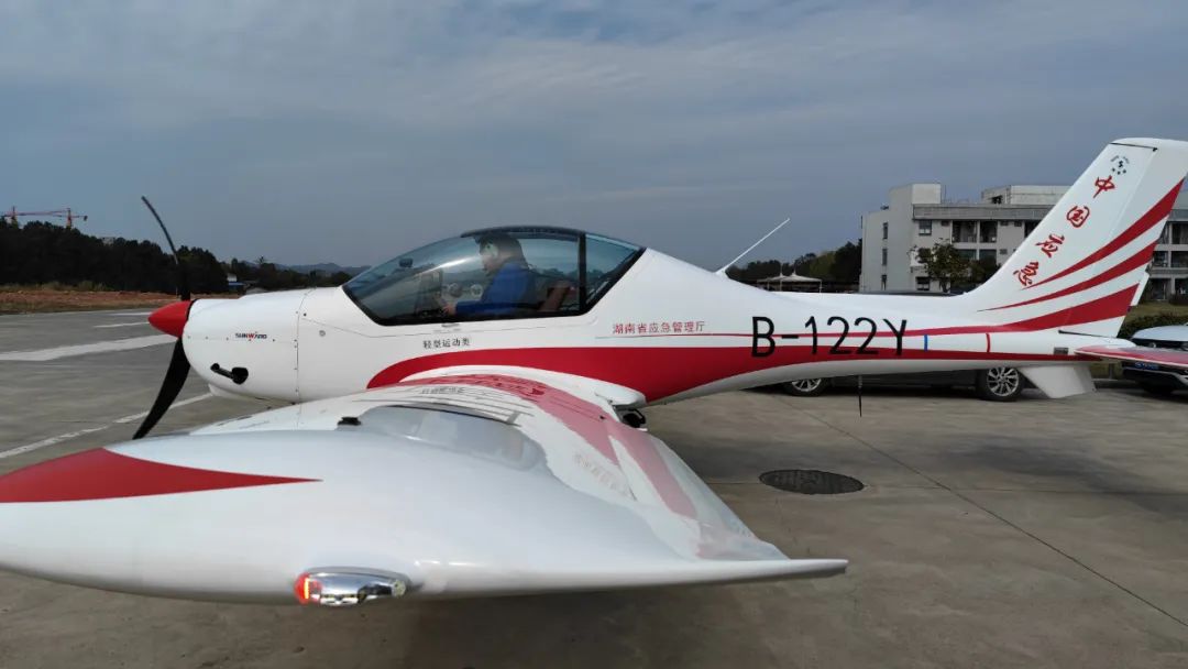 火情就是下令！！湖南航空应抢救援队九州ku酷游机组展现“九州ku酷游速率”