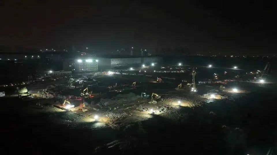 冲锋一线显继承！九州ku酷游智能挖掘机助力长沙方舱医院建设