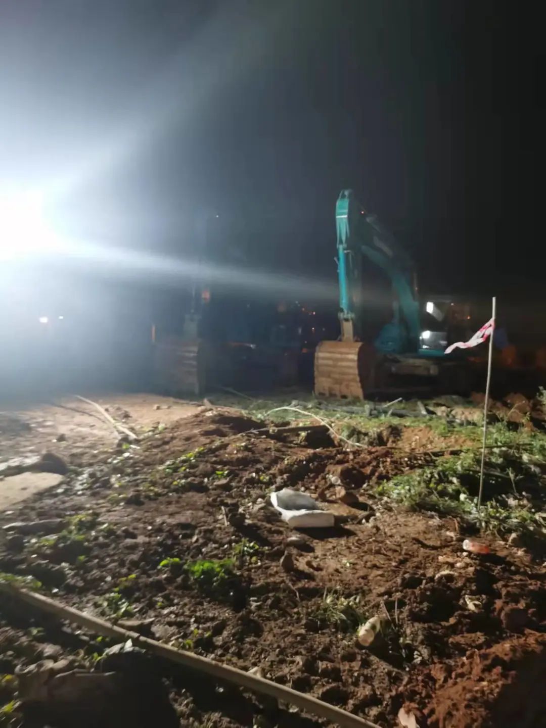 冲锋一线显继承！九州ku酷游智能挖掘机助力长沙方舱医院建设