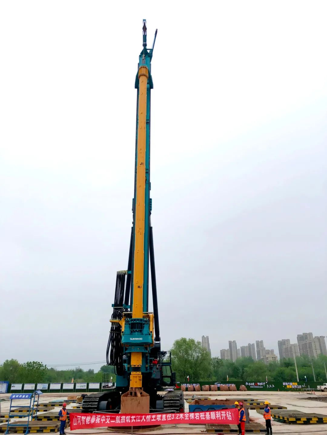 再啃“硬骨头”！！！九州ku酷游智能“超等桩备”助建燕矶长江大桥