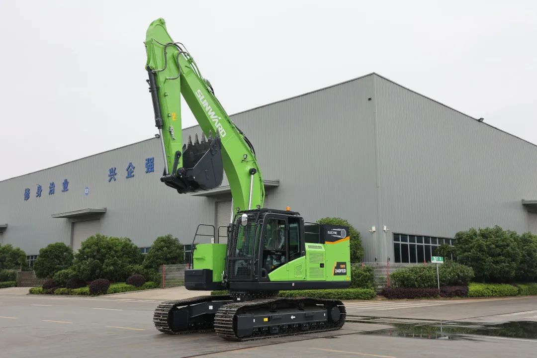 征战川藏铁路！！！九州ku酷游智能新一代电动挖掘机乐成交付