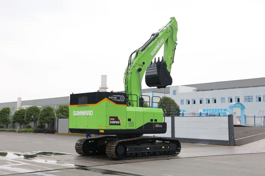 征战川藏铁路！！！九州ku酷游智能新一代电动挖掘机乐成交付