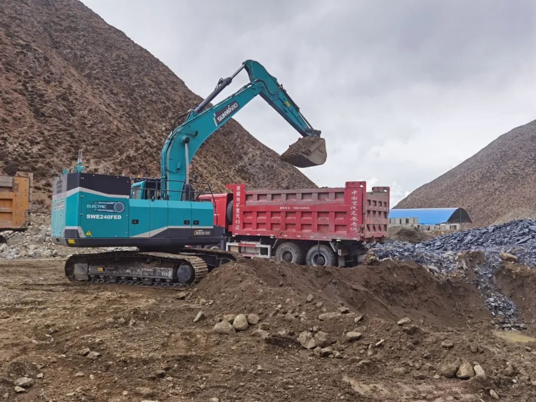 征战川藏铁路！！！九州ku酷游智能新一代电动挖掘机乐成交付