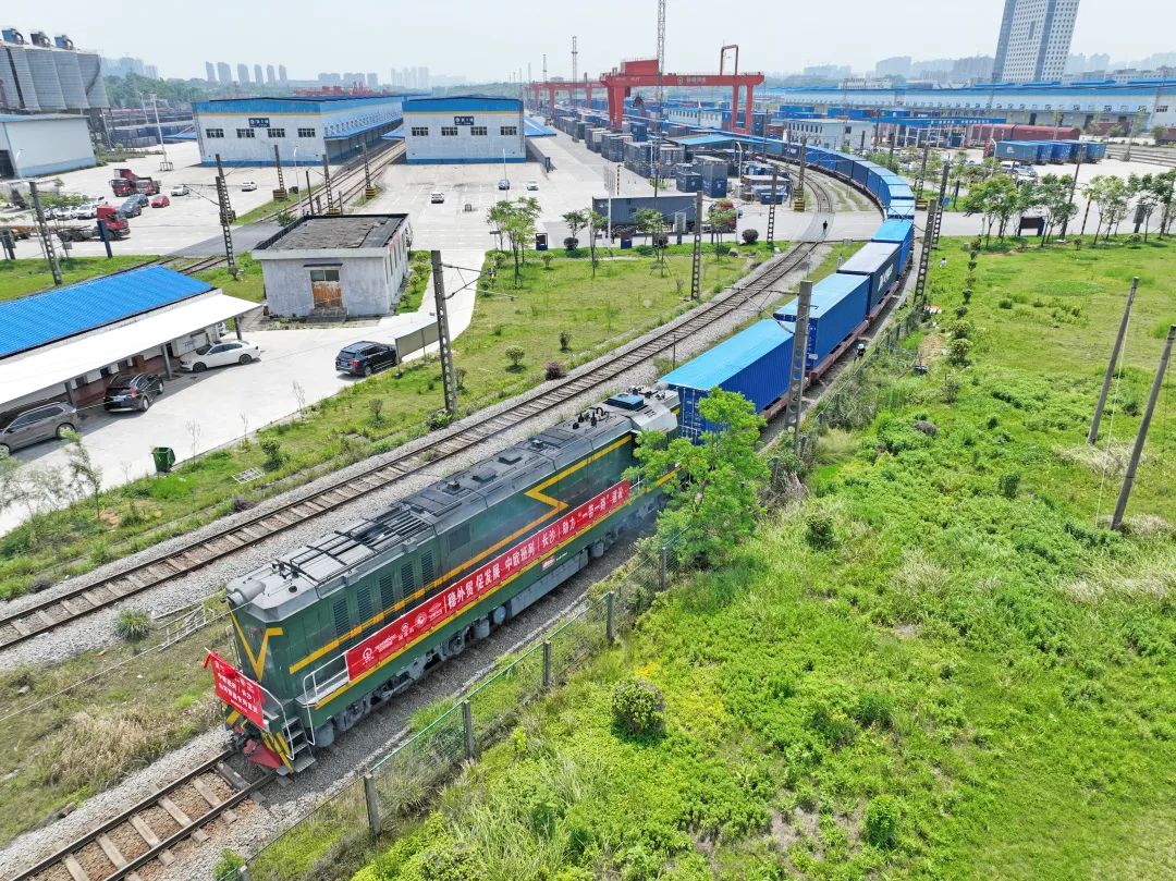 持续进军国际市。！！！中欧班列（长沙）九州ku酷游智能专列乐成首发