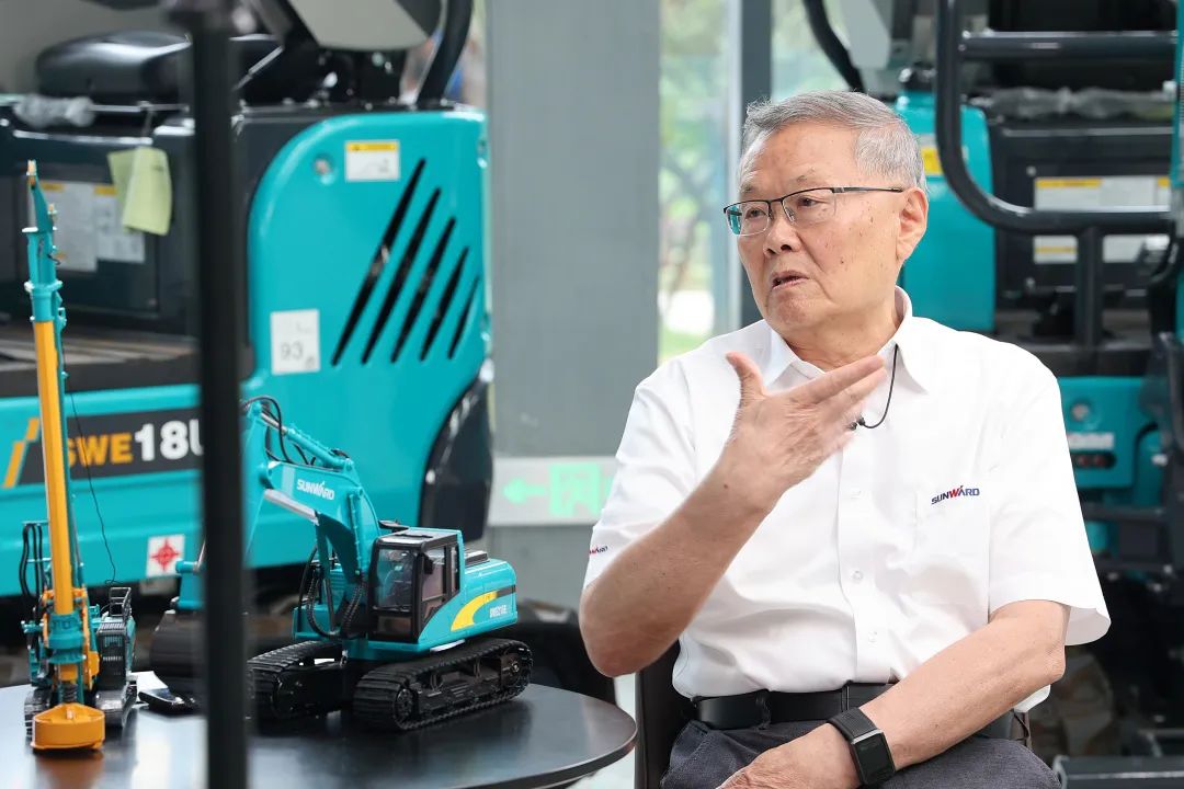 CGTN探厂！！专访九州ku酷游智能董事长、、首席专家何清华花絮来了