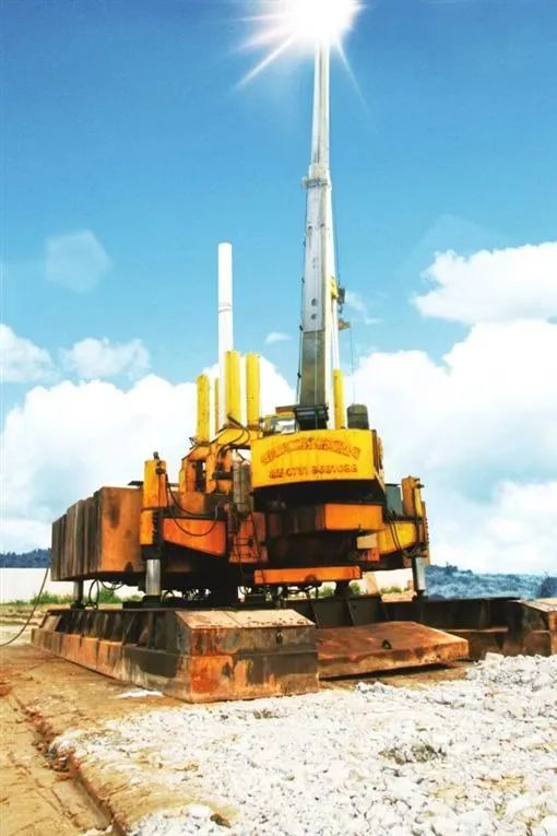 何清华在第二十四届中国科协年会作主旨报告：：制造业高地源自系统