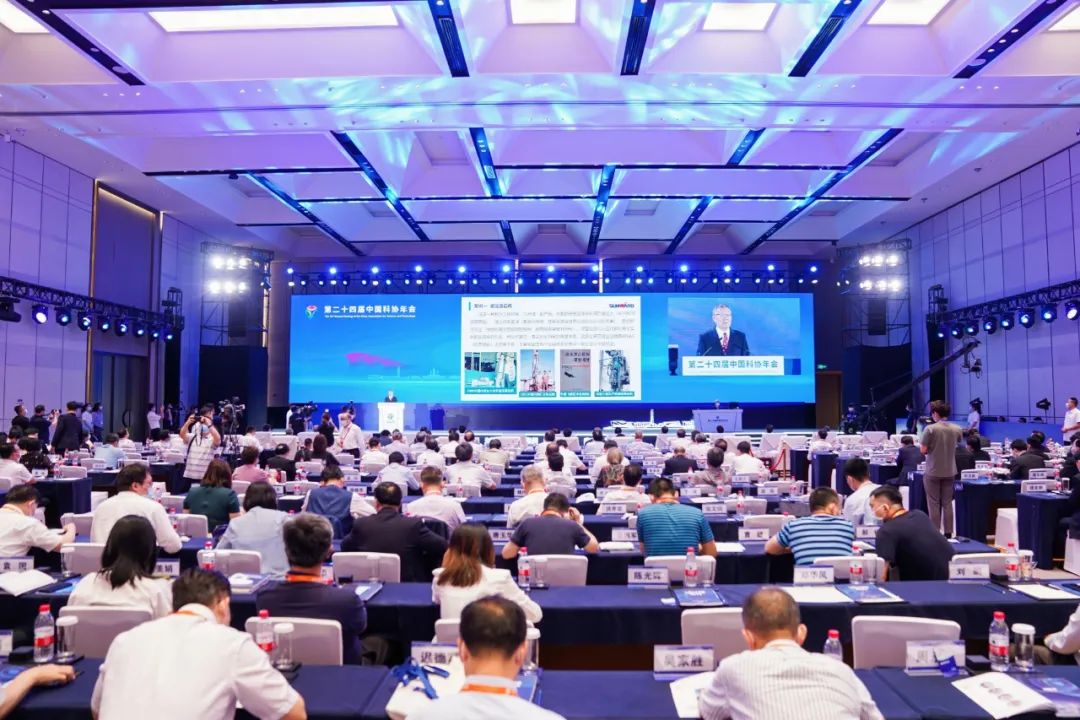 何清华在第二十四届中国科协年会作主旨报告：：制造业高地源自系统