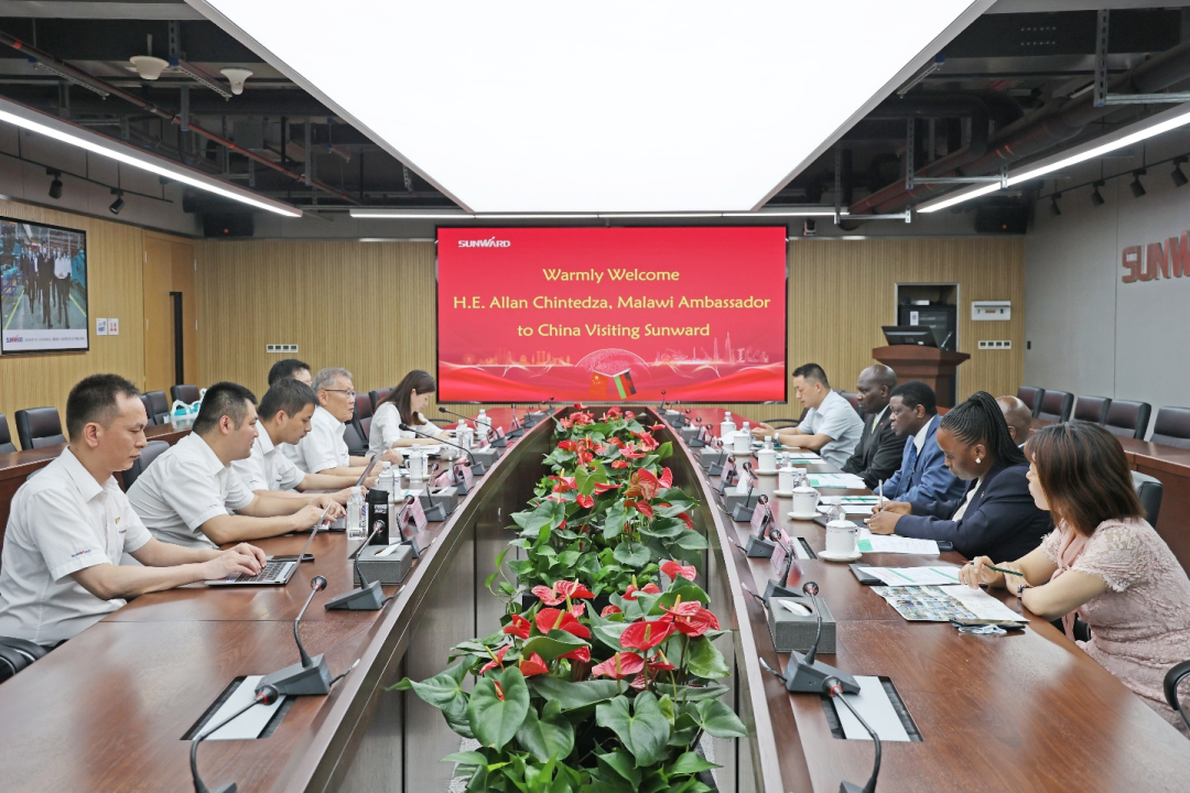 马拉维大使一行考察九州ku酷游智能