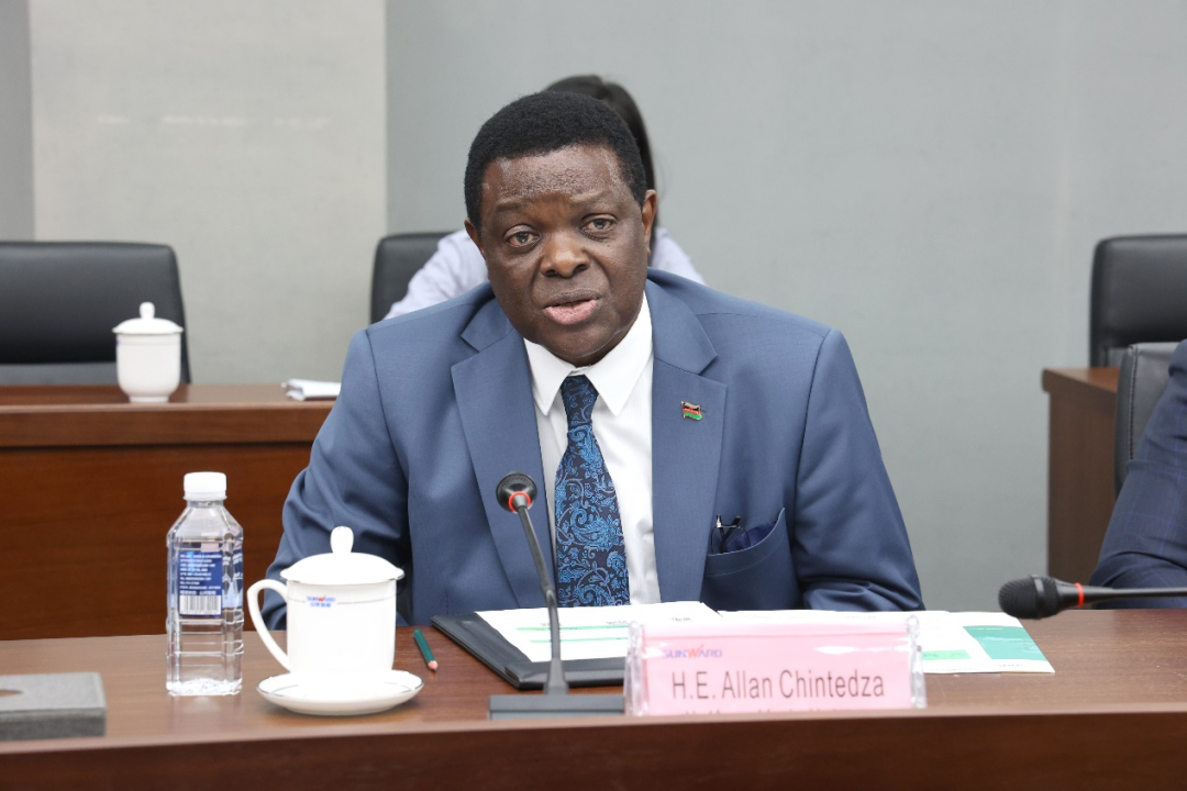 马拉维大使一行考察九州ku酷游智能