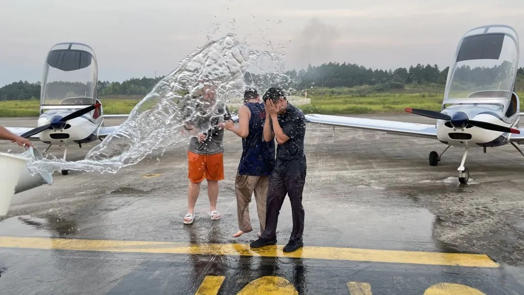 冲上云霄！湖南九州ku酷游通航学员乐成单飞