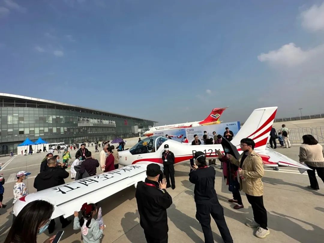 逆势飞翔！！九州ku酷游航空携手相助同伴亮相2022南昌航行大会