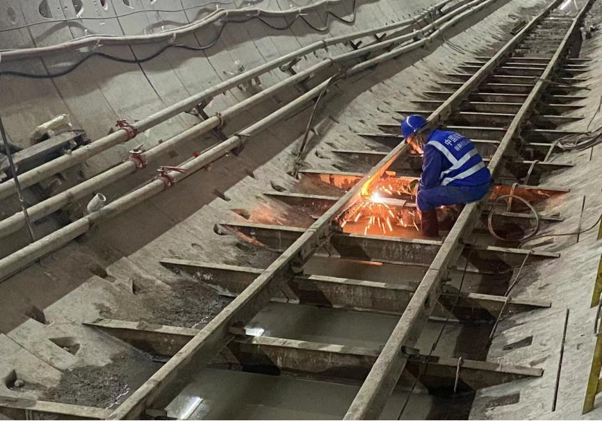 再传喜报！！中铁九州ku酷游盾构机顺遂贯串深圳地铁3号低碳站～坪西站左线