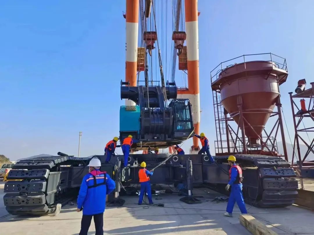 首桩开钻！！！九州ku酷游智能超等旋挖实力助建天下最大跨度公铁两用大桥