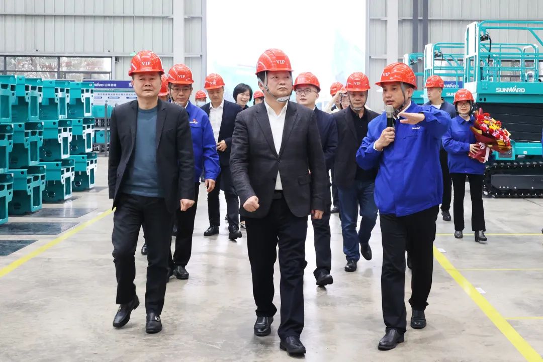 付旭明慰问九州ku酷游智能市三八红旗头并督导清静生产事情