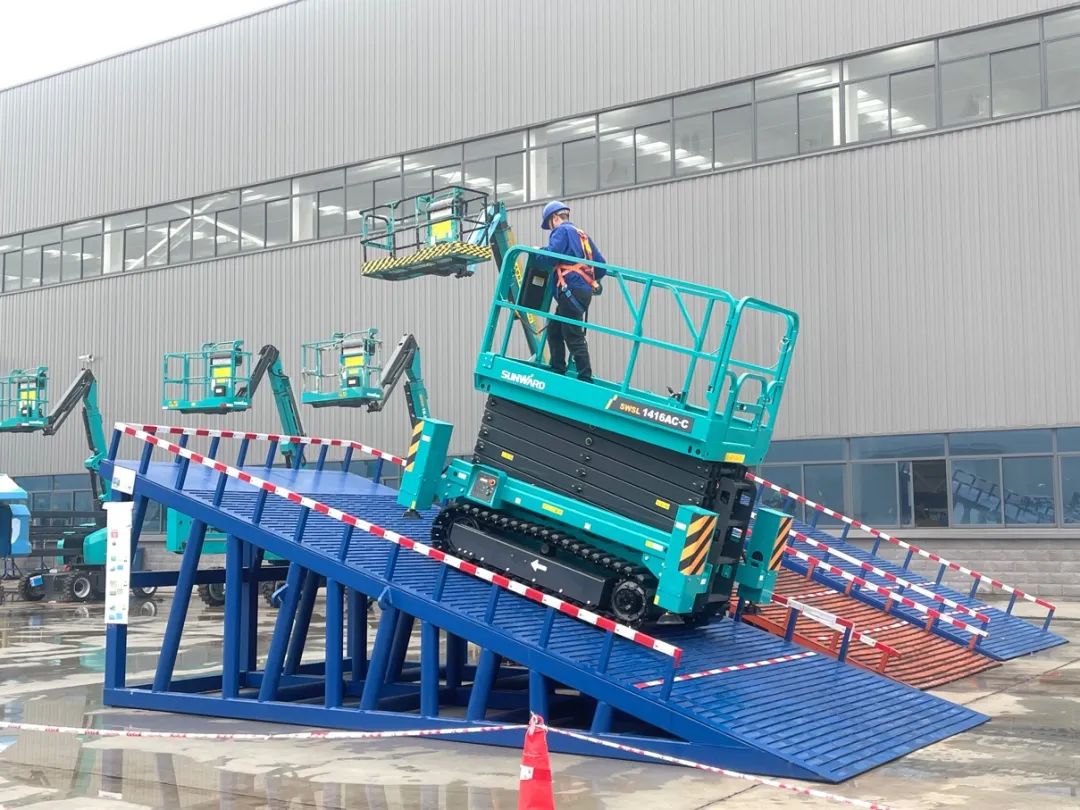 出厂即“出道”！！九州ku酷游智能首款履带剪叉式高空作业平台批量上市