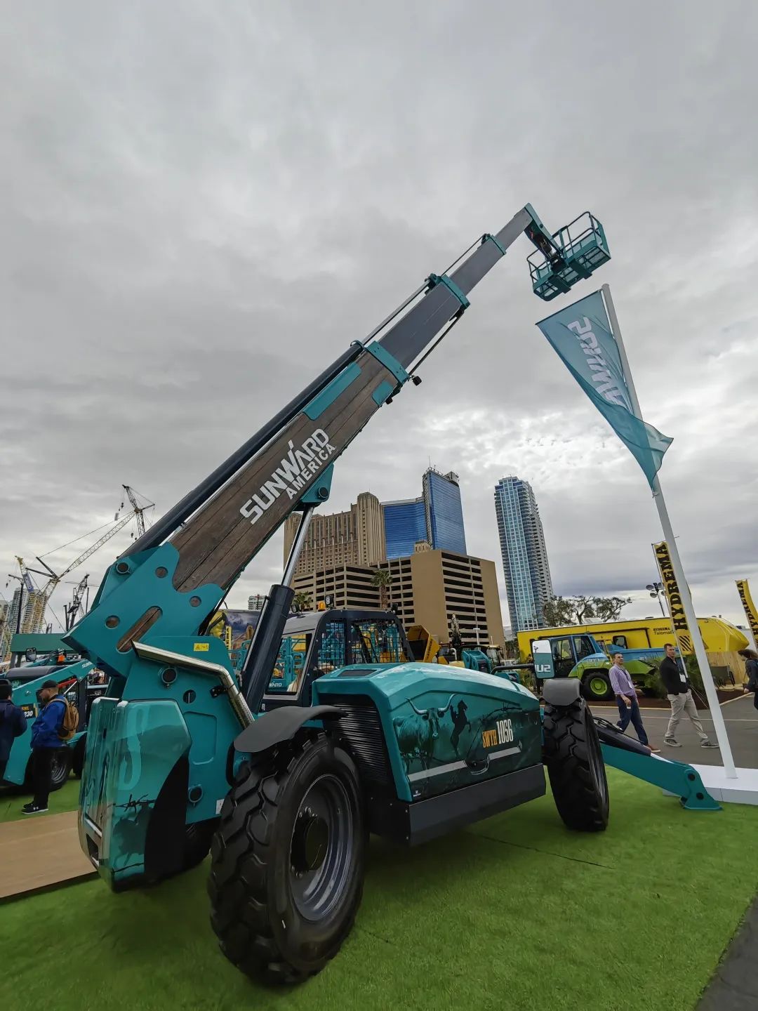 拉展直播 | 九州ku酷游智能高空精品亮相2023美国拉展，，，哪款是你的最爱？