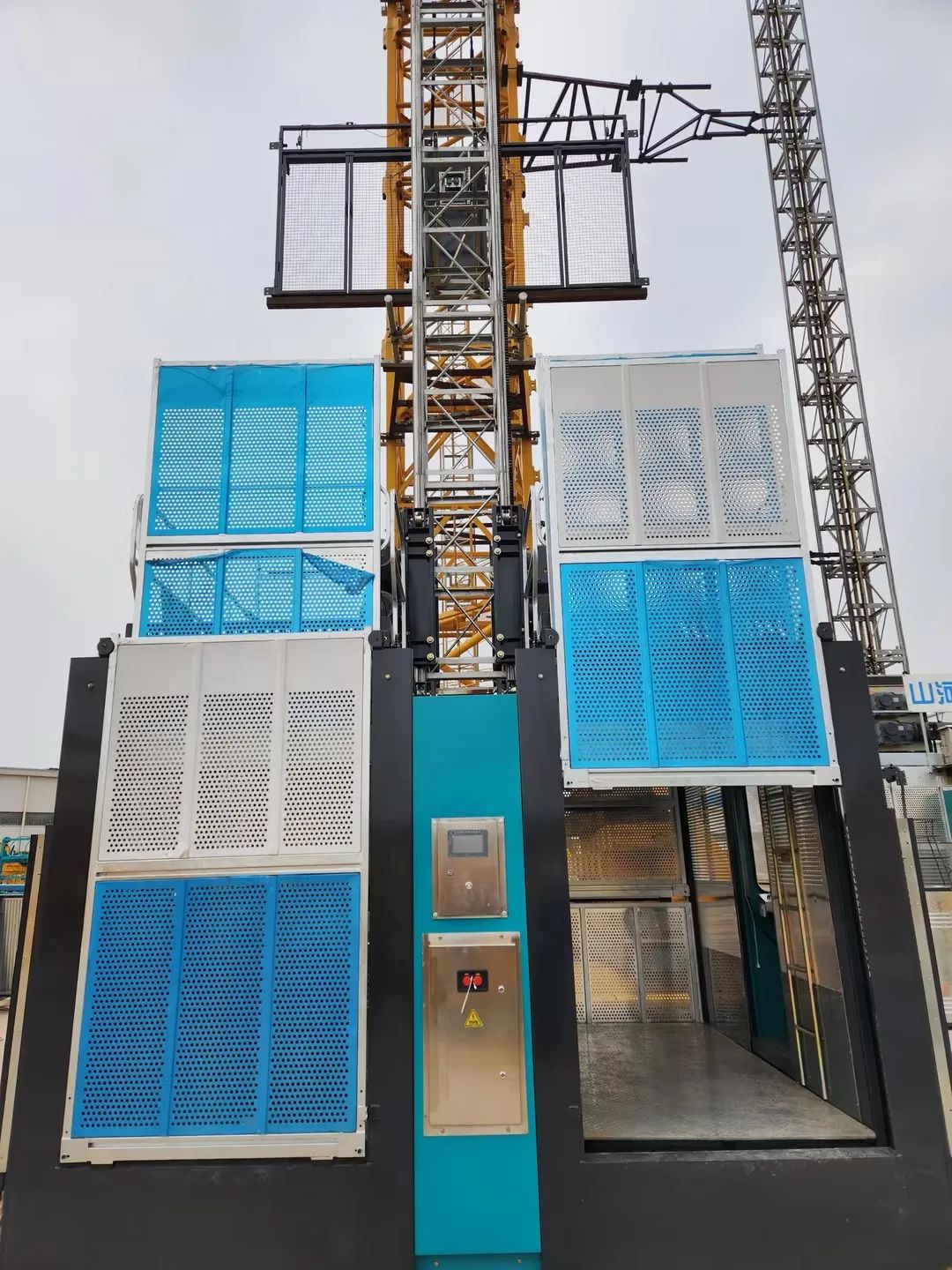 科技显能、、再添新品！！！九州ku酷游江麓智能施工升降机乐成下线