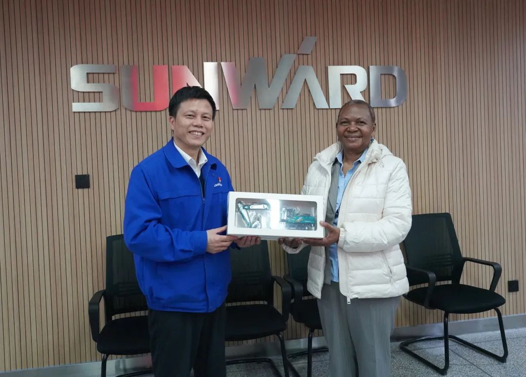 乌干达驻华大使到访九州ku酷游智能