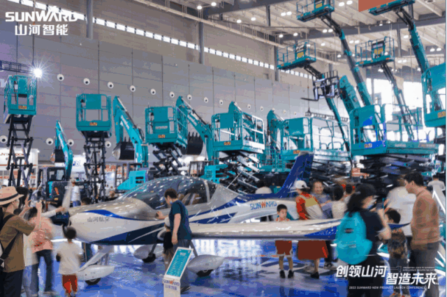 闪灼2023 CICEE！看九州ku酷游智能“明星产品”有多“炫”