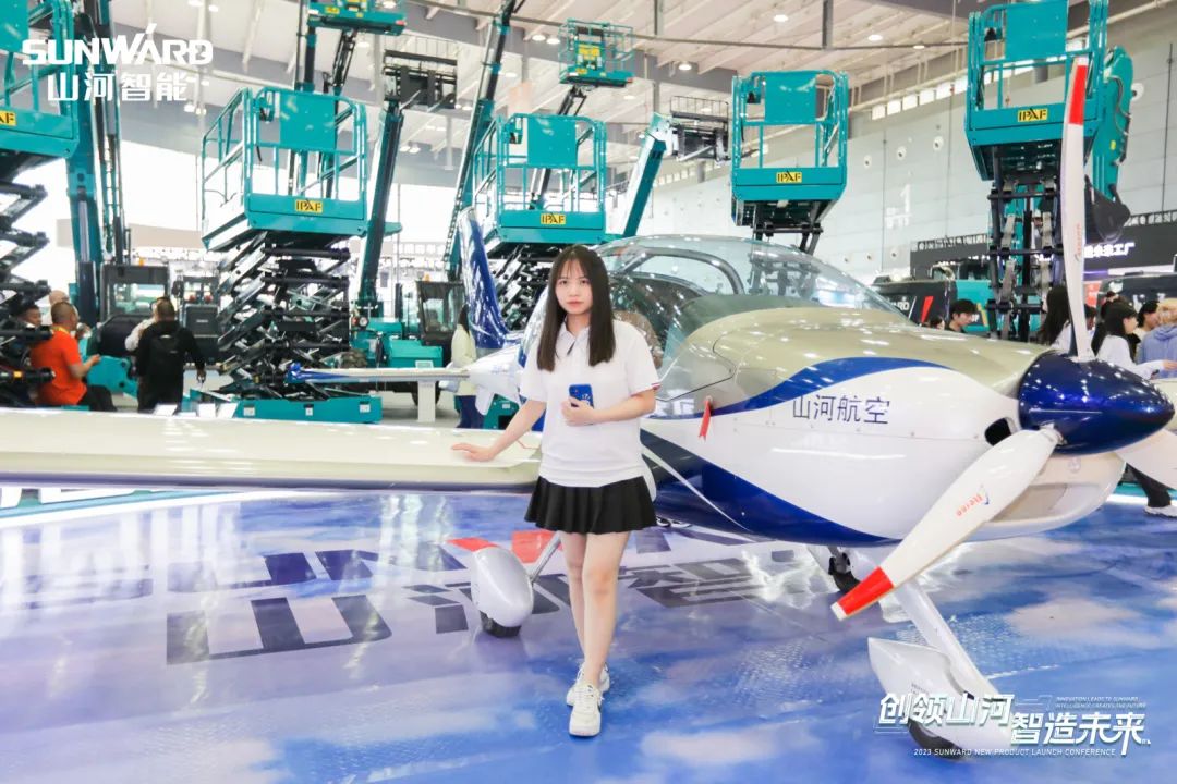 闪灼2023 CICEE！看九州ku酷游智能“明星产品”有多“炫”