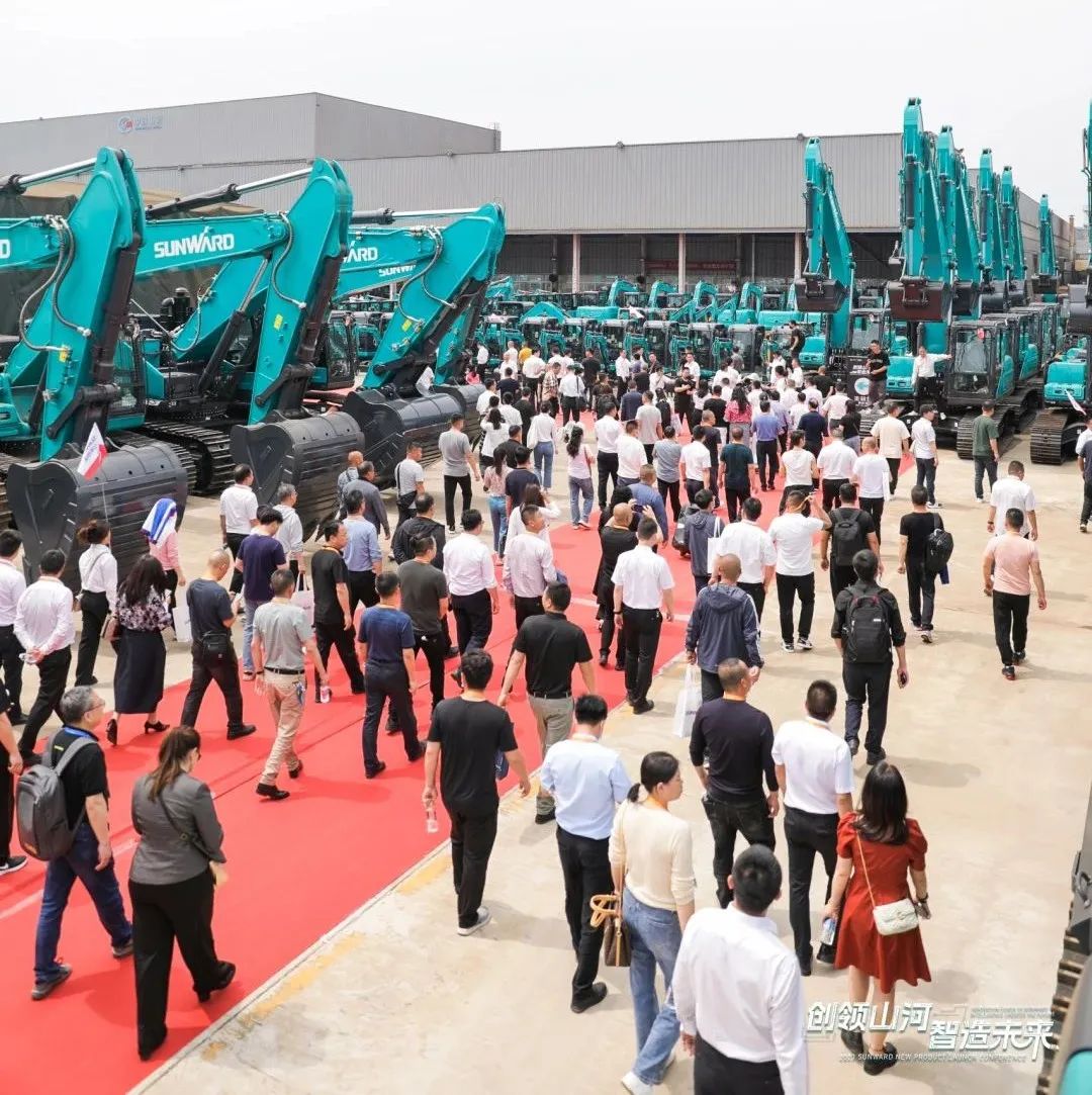 精品出击、、互动一直！九州ku酷游智能F系列挖掘机闪灼长沙展
