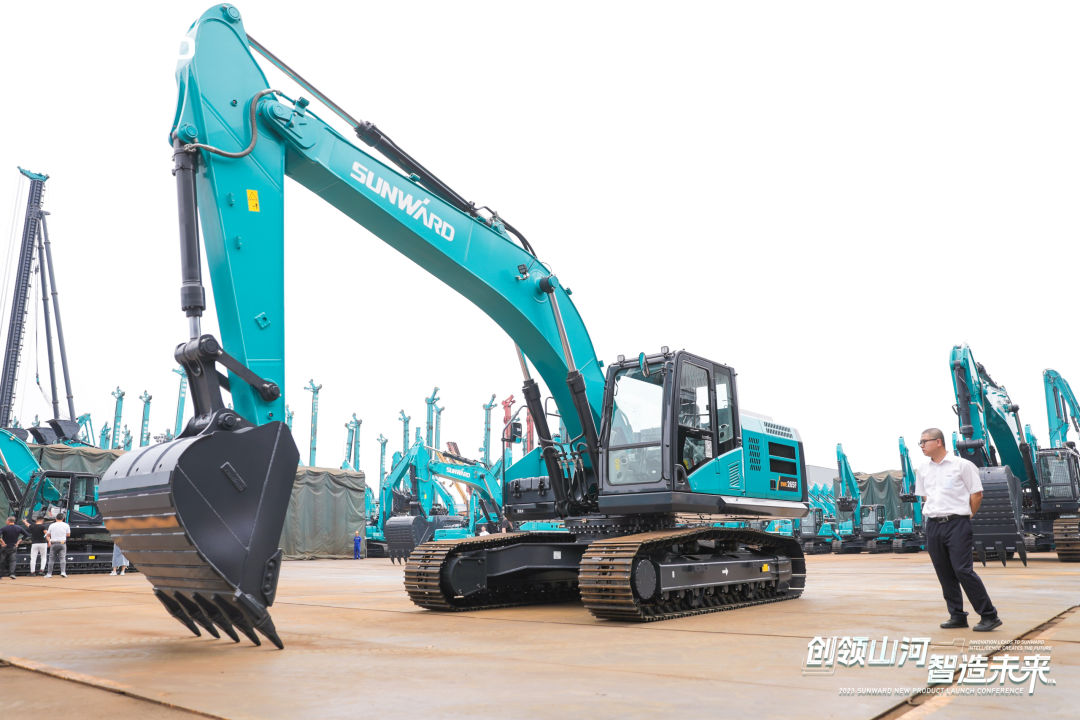 精品出击、、互动一直！九州ku酷游智能F系列挖掘机闪灼长沙展