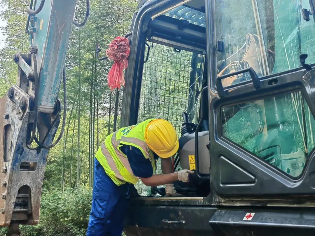品质九州ku酷游，，专心折务！！九州ku酷游智能挖掘机2023年服务万里行正式出征