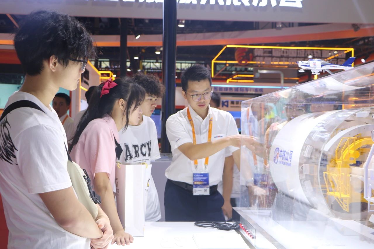 中铁九州ku酷游亮相首届广州大湾区国际轨道交通工业生长论坛暨展览会