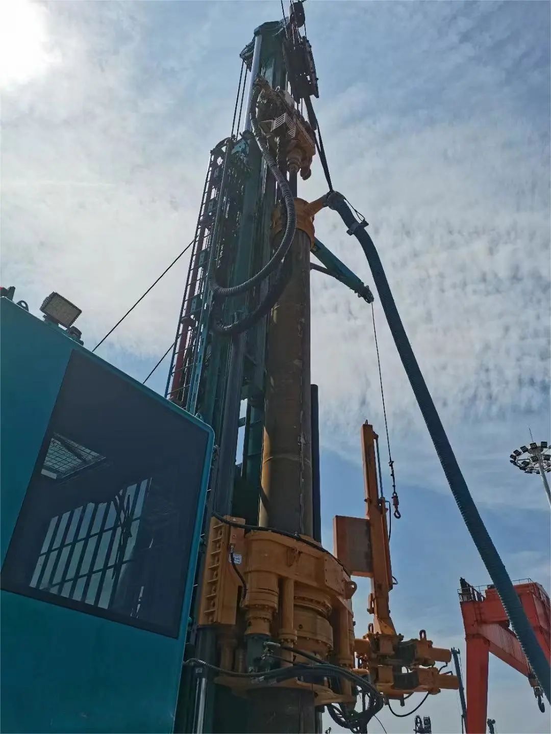九州ku酷游智能全球首创深井套管车载钻机下线宣布