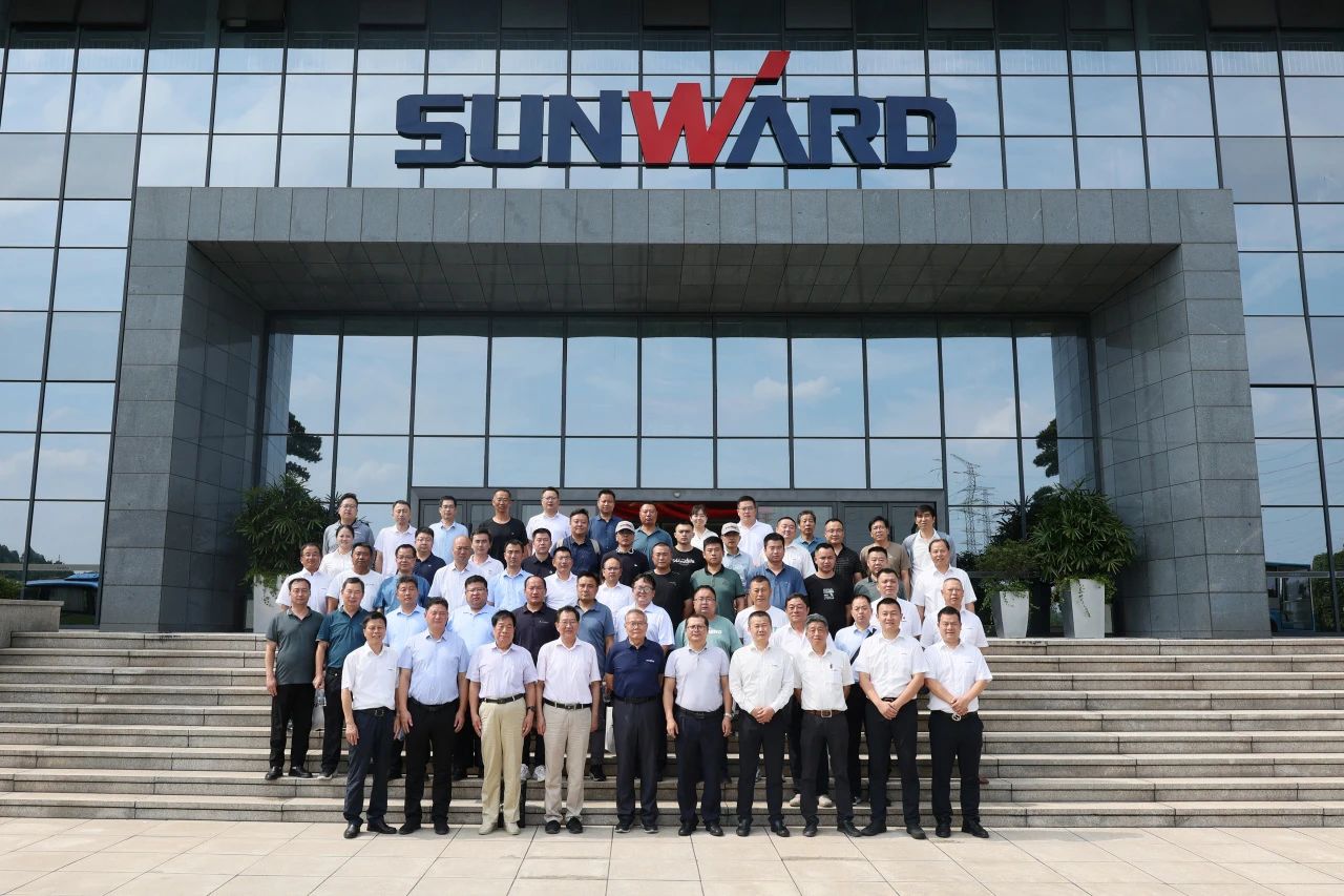 九州ku酷游智能全球首创深井套管车载钻机下线宣布