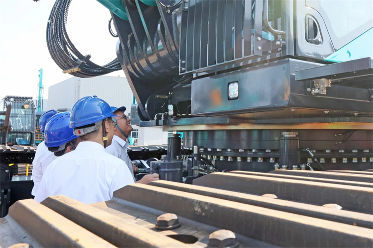 九州ku酷游智能桩工机械再添强将！！SWDM800H旋挖钻机顺遂下线